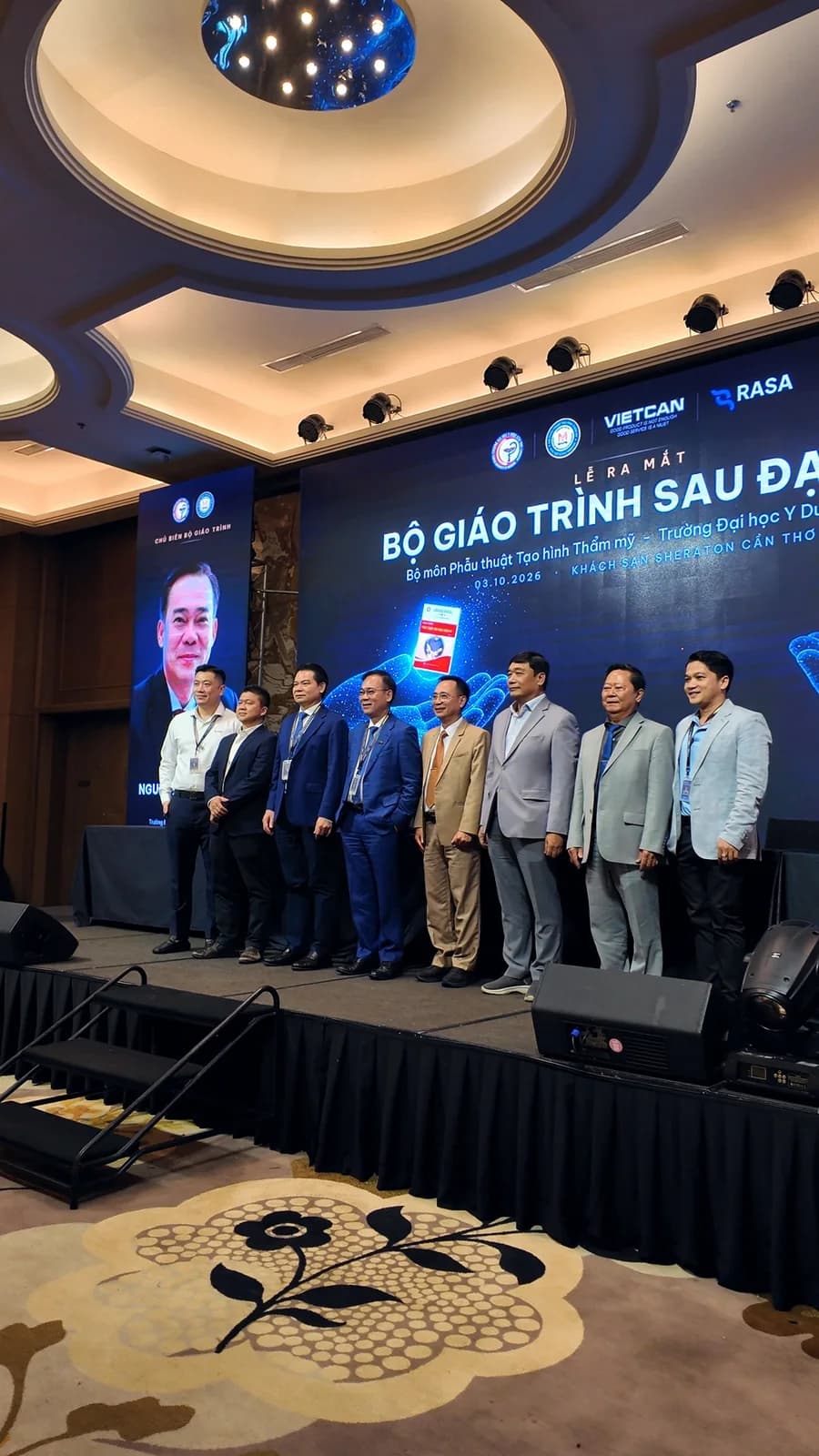 The editor-in-chief and editorial team introduced on stage