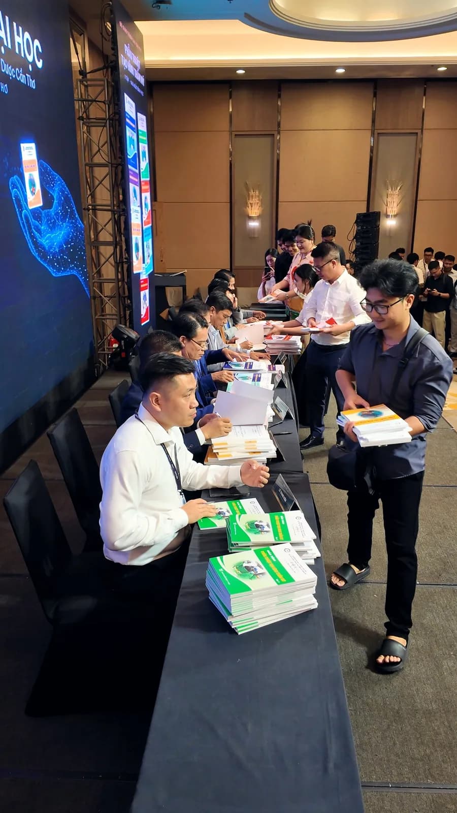 Delegates queuing for signed copies