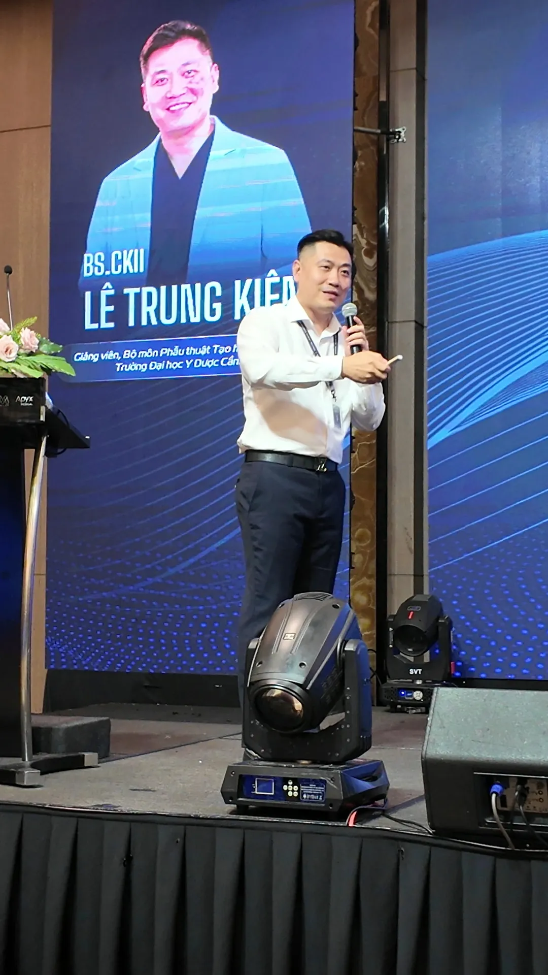 Dr. Le Trung Kien presenting on the main stage