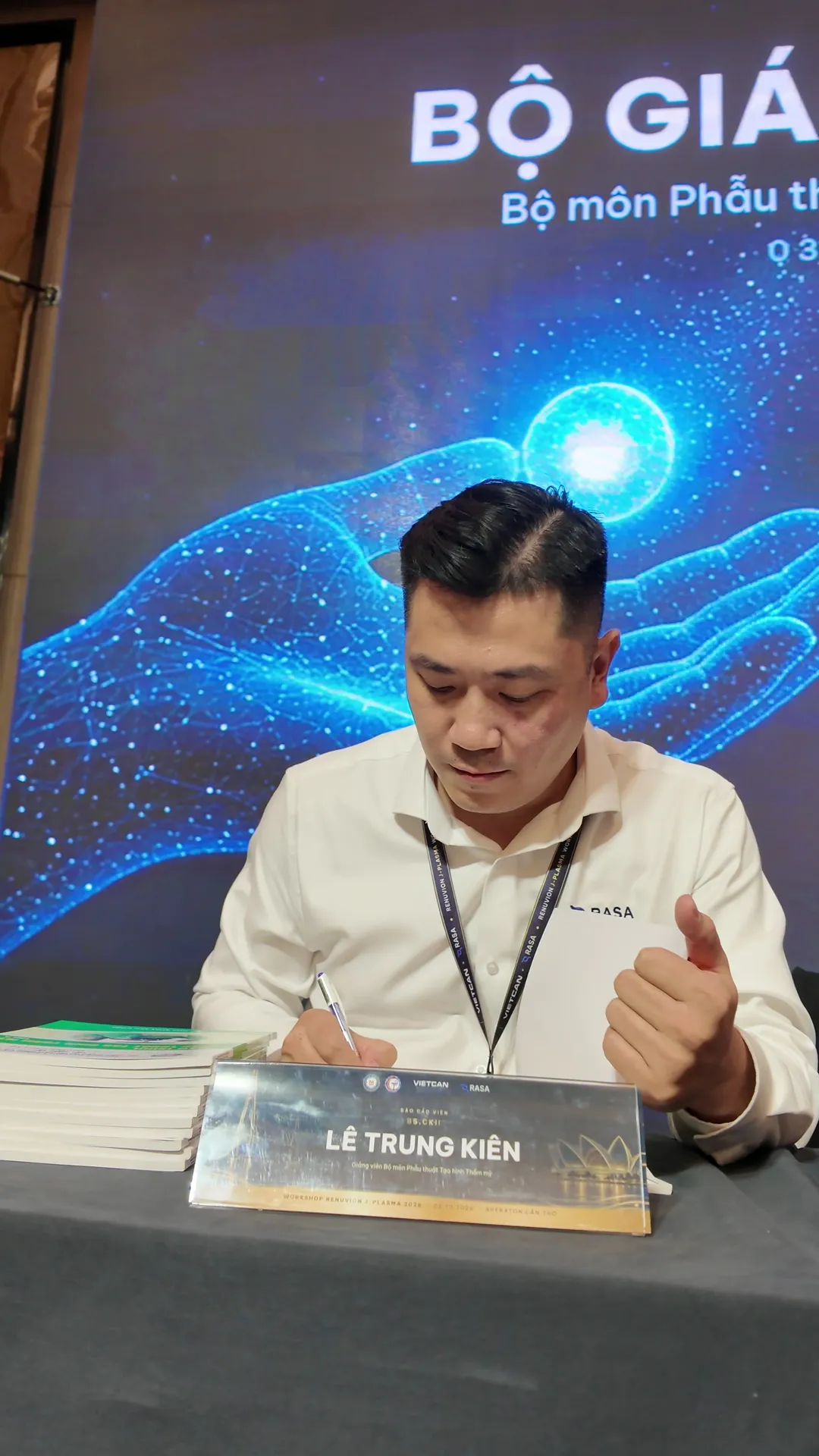 Dr. Kien signing textbooks for delegates