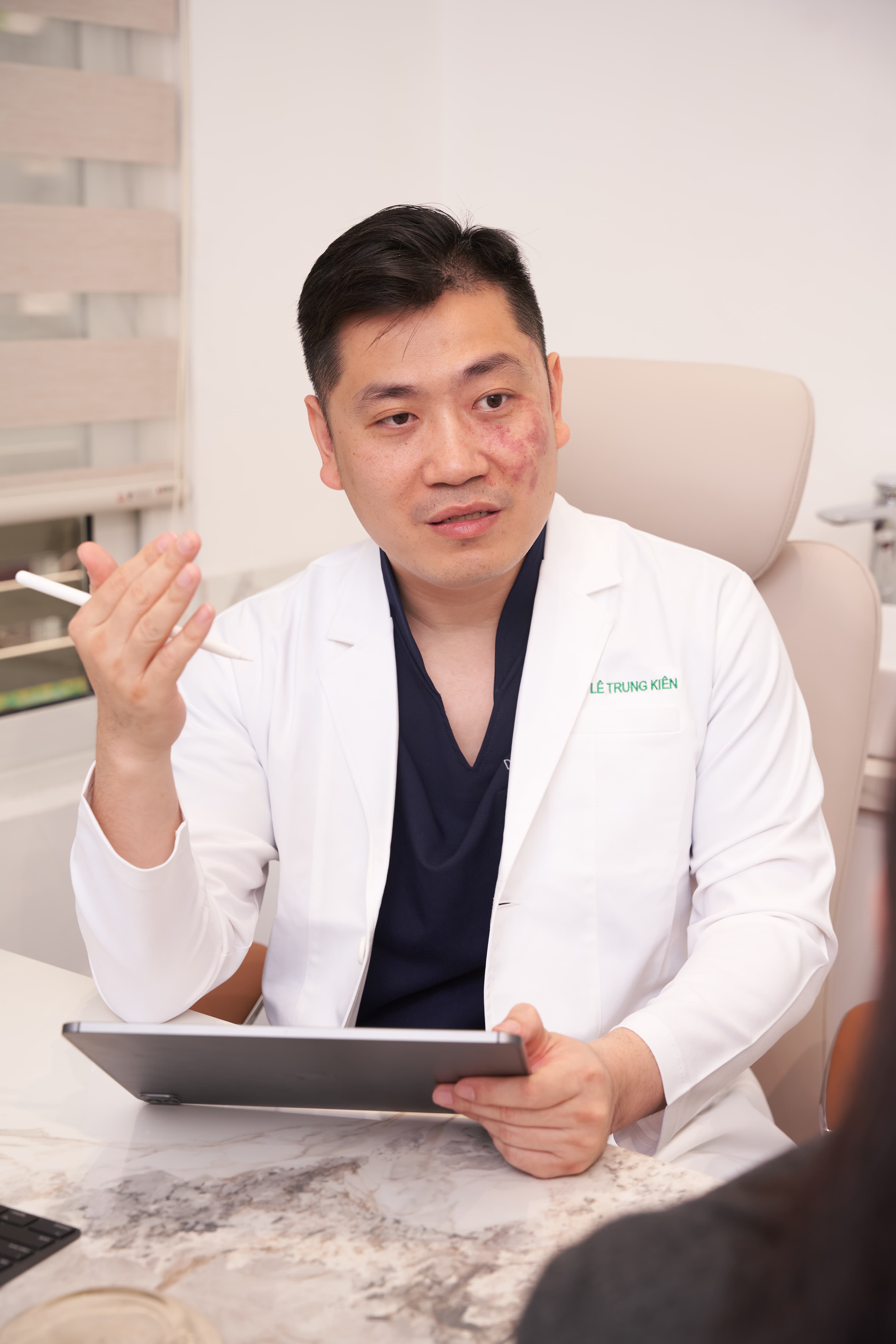 Portrait photograph of Dr Le Trung Kien