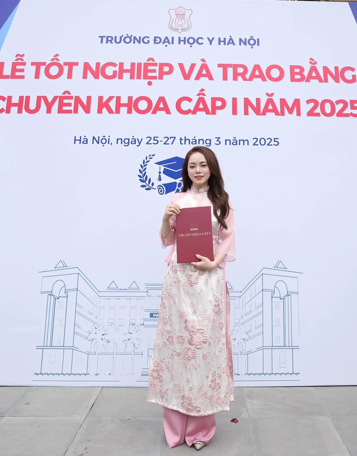 BS.CKI Nguyễn Vân Anh tại lễ tốt nghiệp và trao bằng chuyên khoa cấp I của Trường Đại học Y Hà Nội
